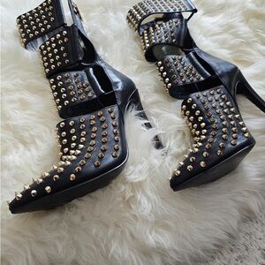 Gorgeous started boots